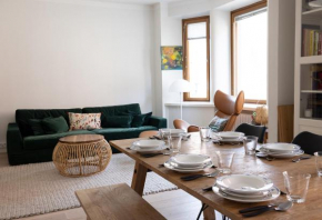 2ndhomes Luxurious 144 m2 Stylish 3 Bedroom Center Apartment